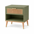 Table de chevet Faverino en bois vert sauge avec tiroir en cannage, niche style rétro, dimensions 50x40x60 cm.